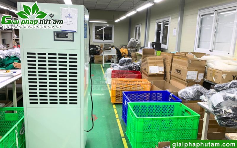 Máy Hút Ẩm 180L Cho Công Ty Sản Xuất May Mặc Vải Dù Aerotact Tây Ninh