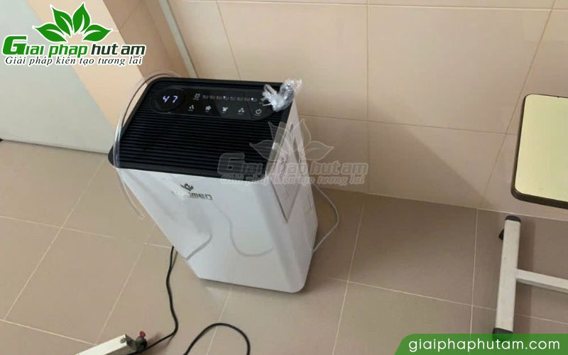 Lắp máy hút ẩm Kosmen KM-60S cho bệnh viện mắt Sài Gòn